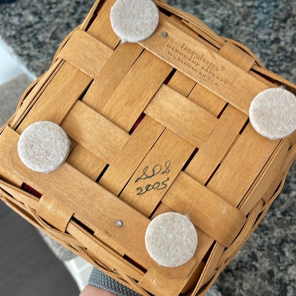 Signed Longaberger Small Berry Basket - Picture 4 of 7